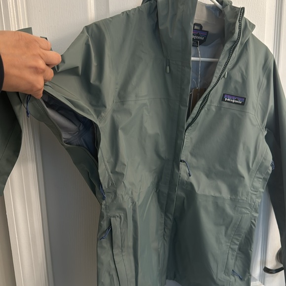 NWT- Patagonia Torrentshell 3L rain jacket - Size XS - Picture 5 of 10